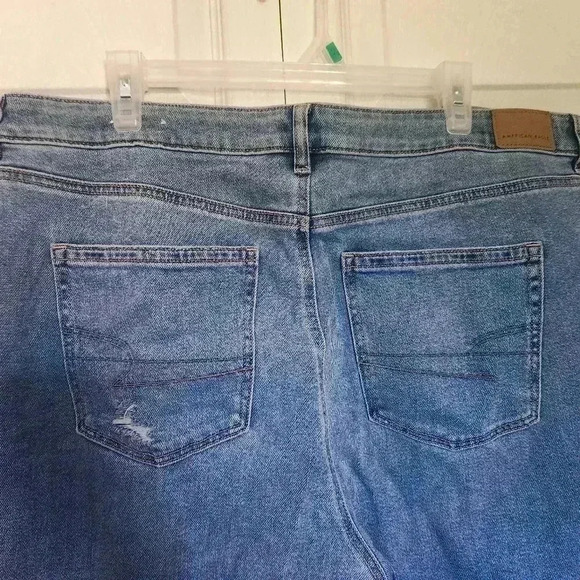 American Eagle Women's *NWOT Mom Distressed Blue Denim Jeans Size 20 - Picture 8 of 12